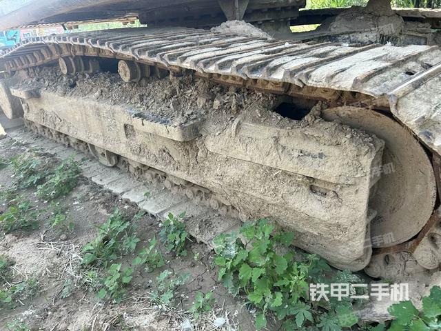 单侧履带整体(整机外观) 单侧履带整体(整机外观)