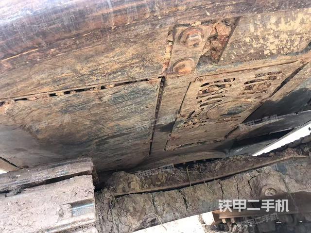 駕駛室頂部(整機外觀) 駕駛室頂部(整機外觀)