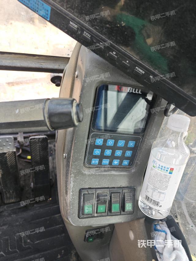 显示屏 (驾驶室部分) 显示屏 (驾驶室部分)