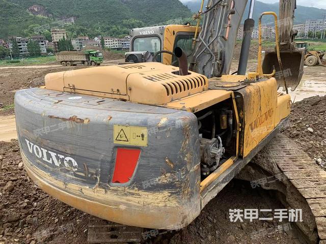 沃尔沃EC290BLC挖掘机的设备实拍-第2张实拍照片