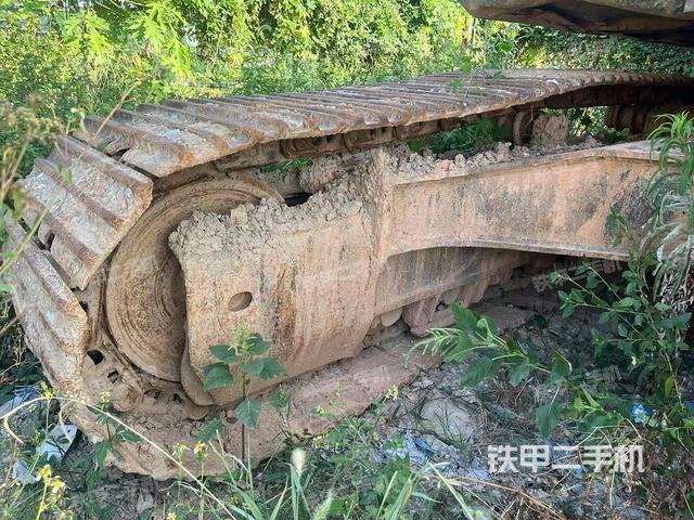 單側(cè)履帶整體(整機外觀) 單側(cè)履帶整體(整機外觀)