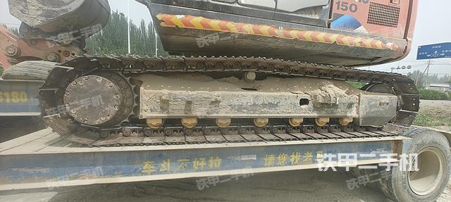 單側(cè)履帶整體(整機(jī)外觀) 單側(cè)履帶整體(整機(jī)外觀)