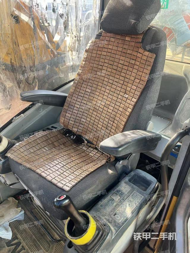 驾驶室整体(整机外观) 驾驶室整体(整机外观)