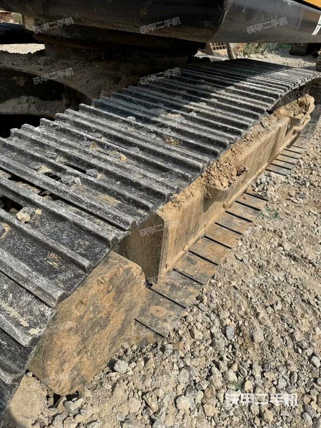 单侧履带整体(整机外观) 单侧履带整体(整机外观)