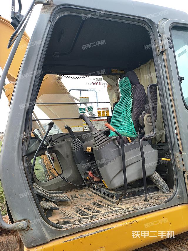 駕駛室整體(整機外觀) 駕駛室整體(整機外觀)