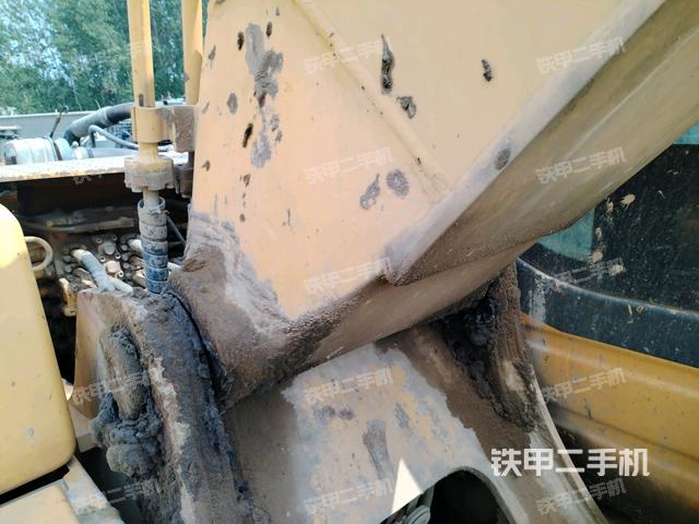 大臂根部 斜视(工作和回转装置) 大臂根部 斜视(工作和回转装置)