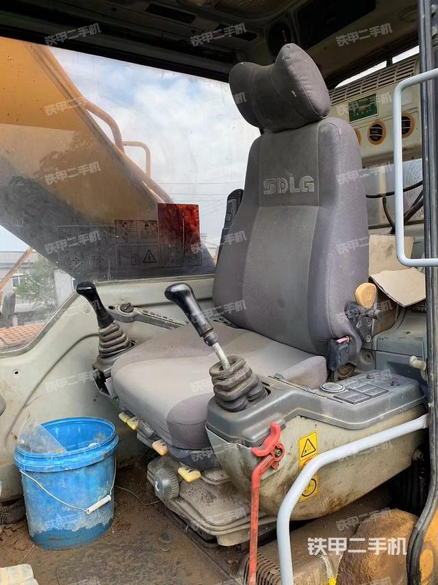 驾驶室整体(整机外观) 驾驶室整体(整机外观)