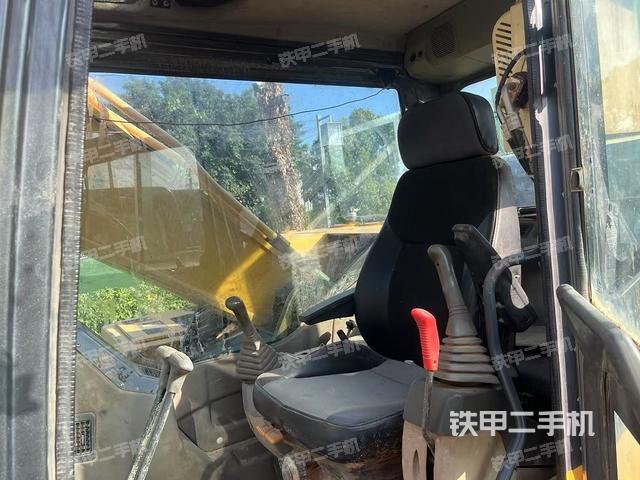 駕駛室整體(整機外觀) 駕駛室整體(整機外觀)