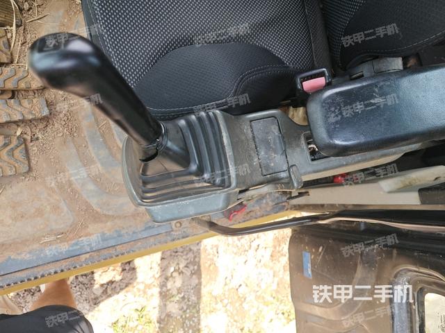 座椅左侧控制台/音响/含左手柄(驾驶室部分) 座椅左侧控制台/音响/含左手柄(驾驶室部分)