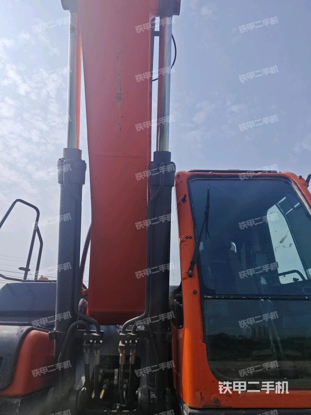 大臂油缸整體?豎拍（工作和回轉(zhuǎn)裝置）