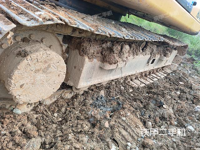 單側(cè)履帶整體(整機外觀) 單側(cè)履帶整體(整機外觀)