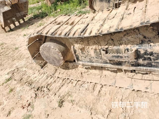 右側(cè)履帶整體(行走機(jī)構(gòu)) 右側(cè)履帶整體(行走機(jī)構(gòu))