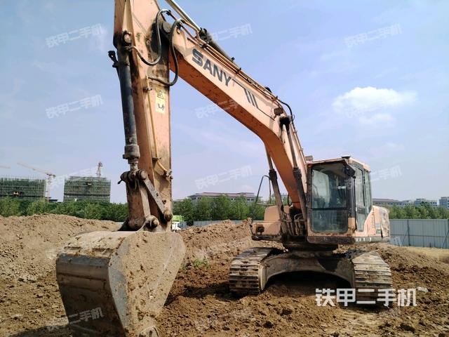 三一重工SY215C挖掘機
