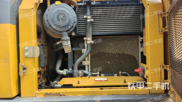 散熱器正面(大件艙室) 散熱器正面(大件艙室)