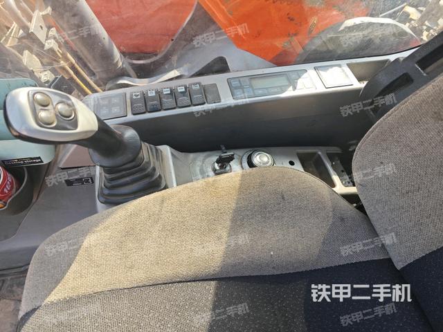 座椅右側(cè)控制臺(tái)/鑰匙門/油門/含右手柄（駕駛室部分）