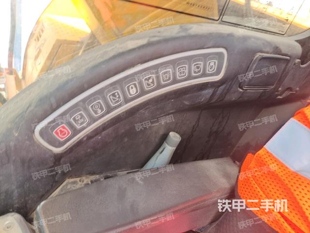 駕駛室左后45度(駕駛室部分) 駕駛室左后45度(駕駛室部分)