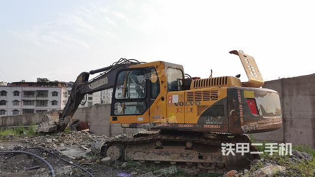 驾驶室顶部（整机外观）