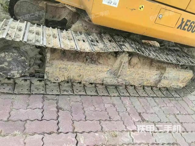 單側(cè)履帶整體（整機(jī)外觀）