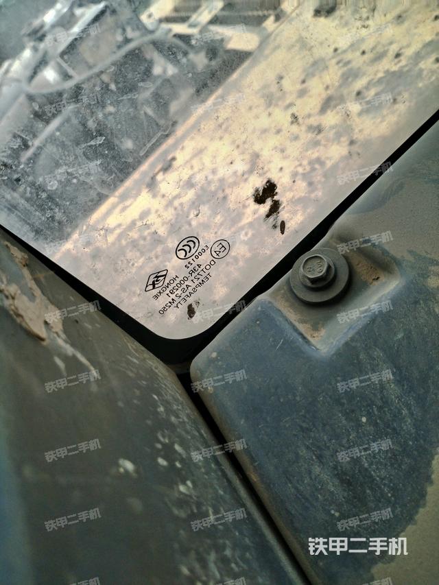 后窗玻璃角标(驾驶室部分) 后窗玻璃角标(驾驶室部分)