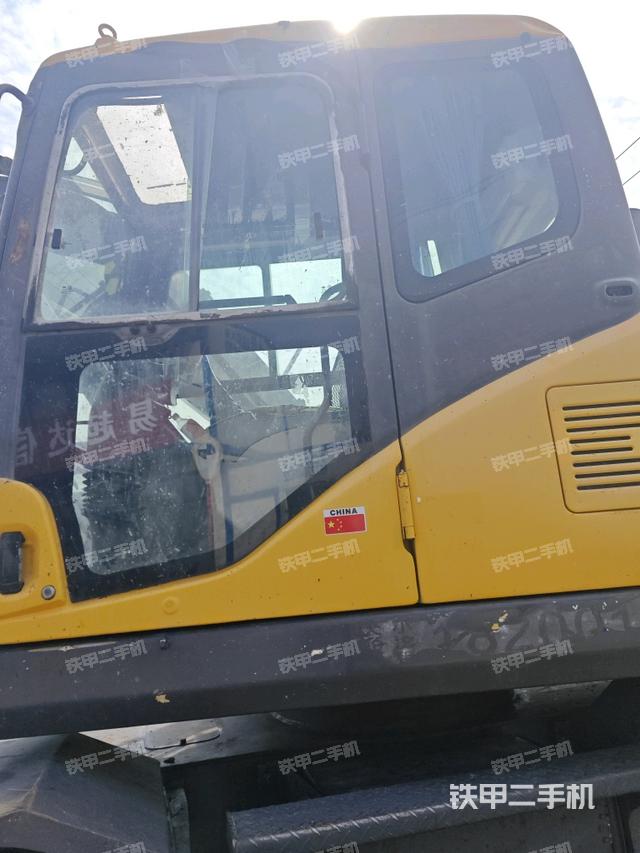 驾驶室左前45度(驾驶室部分) 驾驶室左前45度(驾驶室部分)