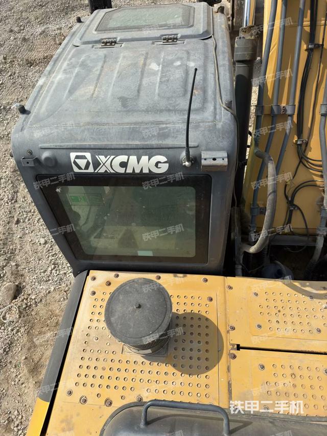 駕駛室頂部(整機(jī)外觀) 駕駛室頂部(整機(jī)外觀)