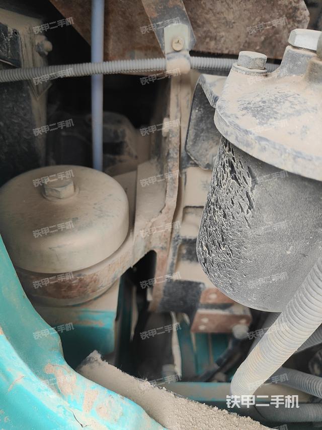 液壓泵艙室正面整體(整機外觀) 液壓泵艙室正面整體(整機外觀)