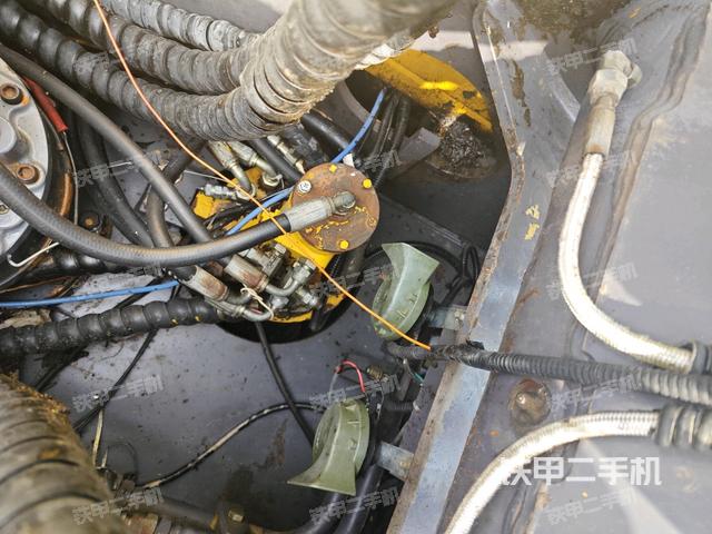 中央回转接头特写(上车部件) 中央回转接头特写(上车部件)