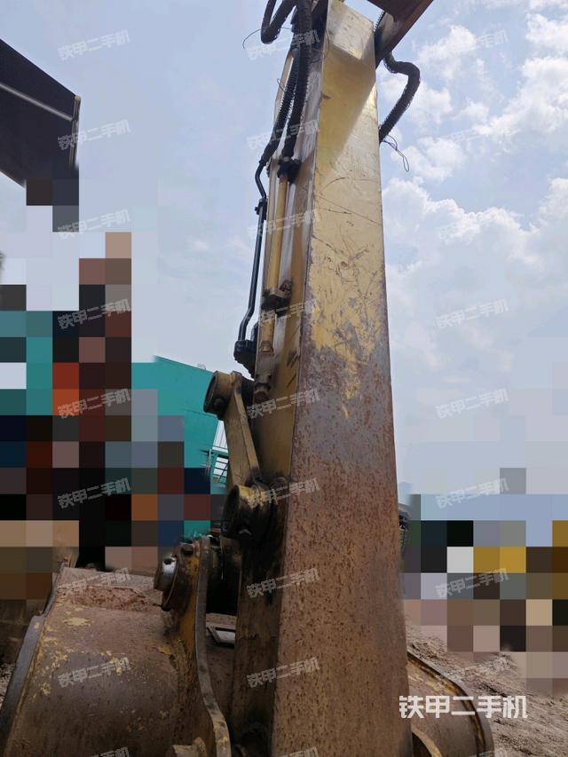 小臂整体左后(工作和回转装置) 小臂整体左后(工作和回转装置)