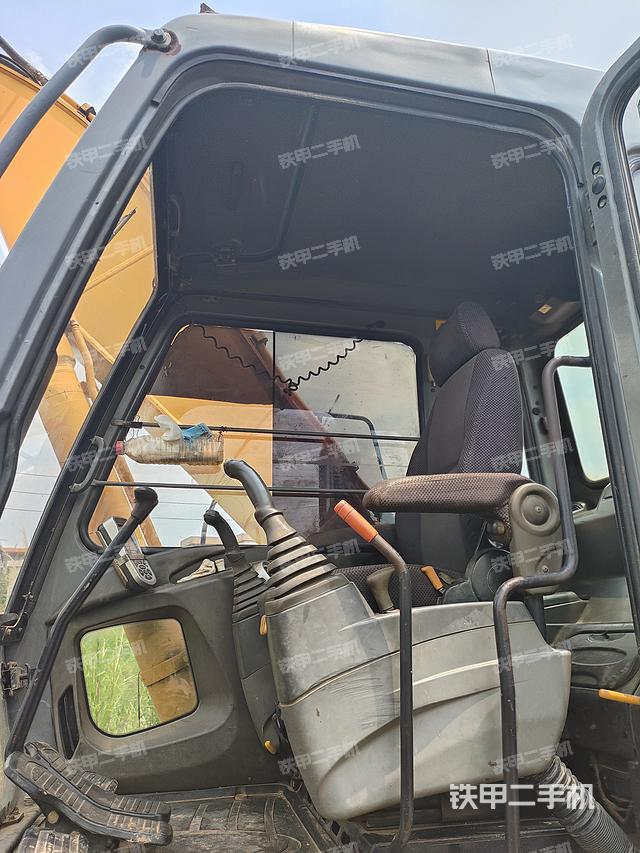 驾驶室整体（整机外观）