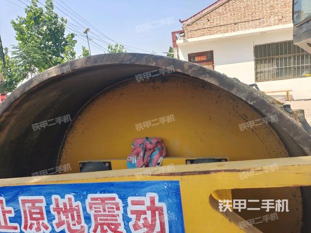 前輪左側(cè)減震塊連接及部件（壓路機(jī)前后車(chē)架）