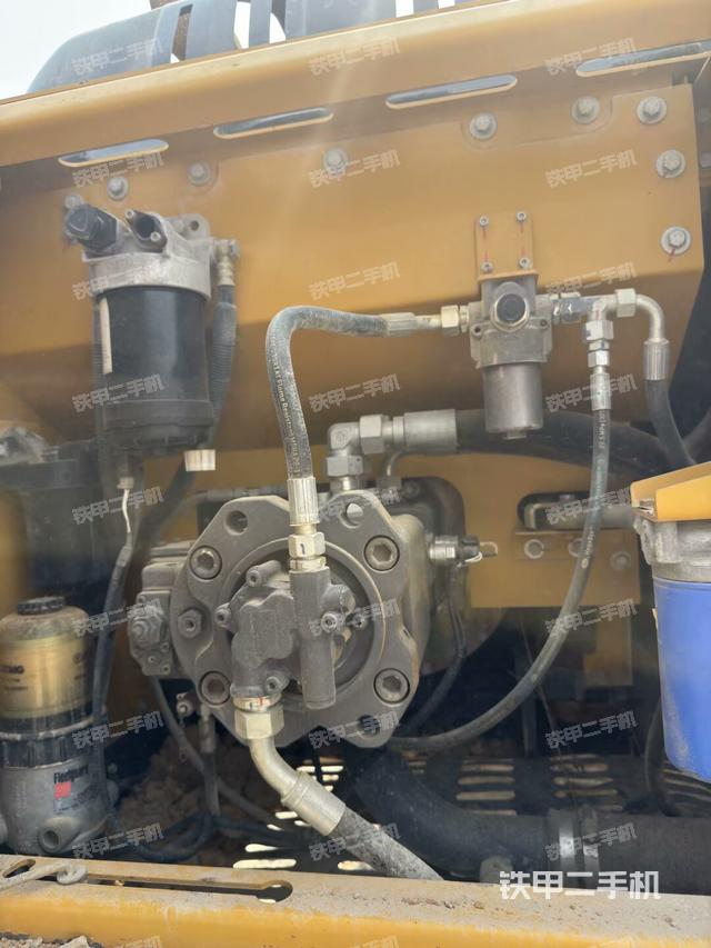 液壓泵艙室正面整體(整機(jī)外觀) 液壓泵艙室正面整體(整機(jī)外觀)
