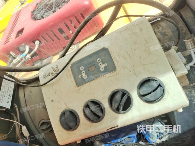駕駛室左前45度(駕駛室部分) 駕駛室左前45度(駕駛室部分)