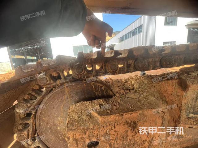 单侧履带整体(整机外观) 单侧履带整体(整机外观)