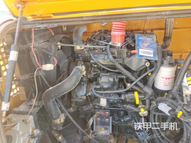 發(fā)動機(jī)左側(cè)全景(壓路機(jī)發(fā)動機(jī)艙) 發(fā)動機(jī)左側(cè)全景(壓路機(jī)發(fā)動機(jī)艙)