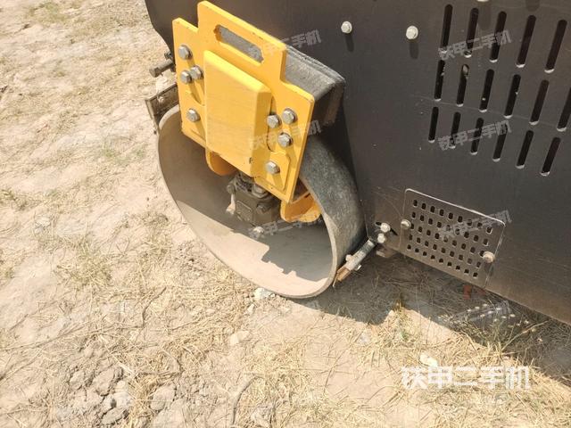 正后側(cè)(壓路機前后車架) 正后側(cè)(壓路機前后車架)