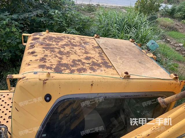 驾驶室顶部(整机外观) 驾驶室顶部(整机外观)