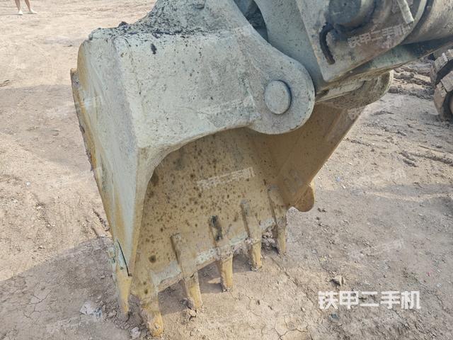 铲斗右后整体(工作和回转装置) 铲斗右后整体(工作和回转装置)