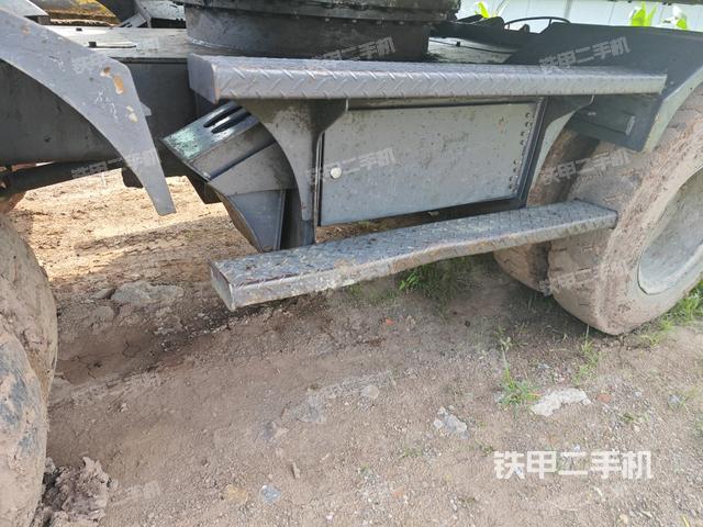 右导向轮(行走机构) 右导向轮(行走机构)