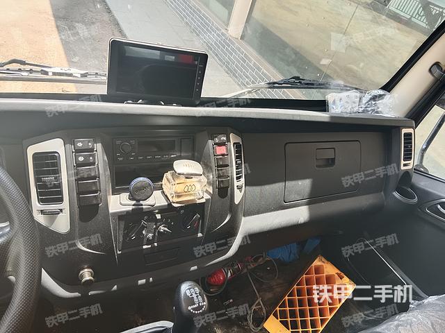 驾驶室操作台（设备外观及核心部件）