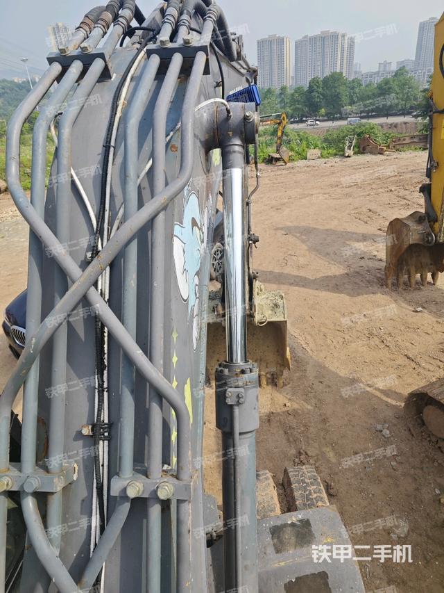 大臂背部俯视(工作和回转装置) 大臂背部俯视(工作和回转装置)