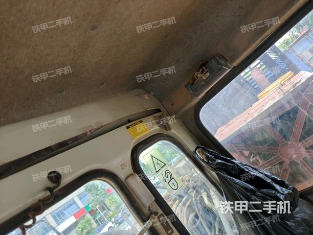 后窗玻璃角標(駕駛室部分) 后窗玻璃角標(駕駛室部分)
