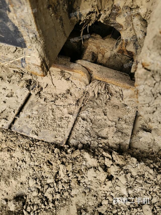 右侧履带整体(行走机构) 右侧履带整体(行走机构)