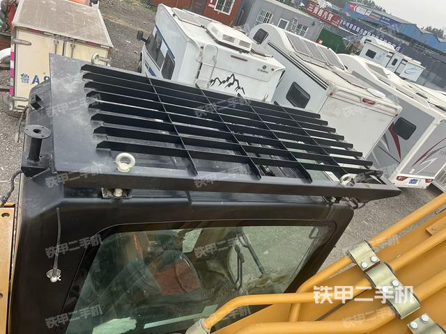 駕駛室頂部(整機(jī)外觀) 駕駛室頂部(整機(jī)外觀)