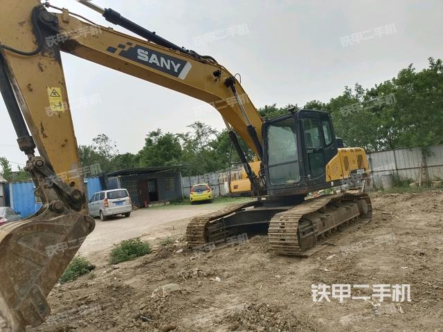 三一重工SY215C挖掘機(jī)