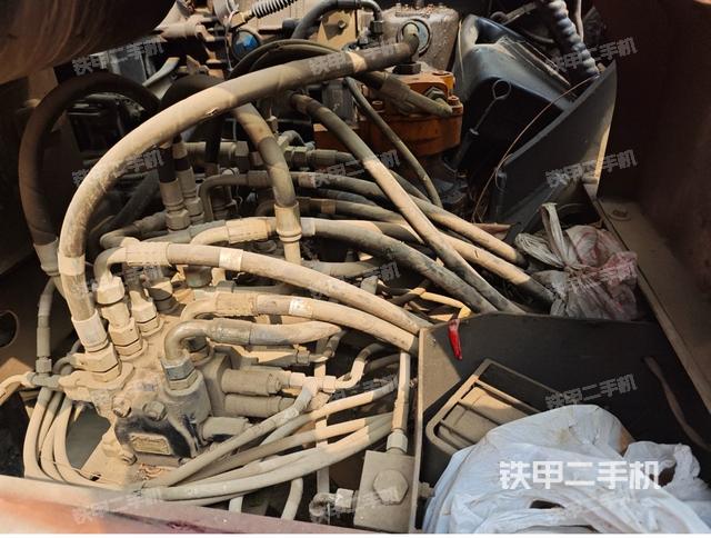 液壓泵艙室正面整體（整機(jī)外觀）