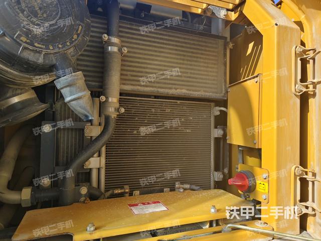 散熱器正面(大件艙室) 散熱器正面(大件艙室)
