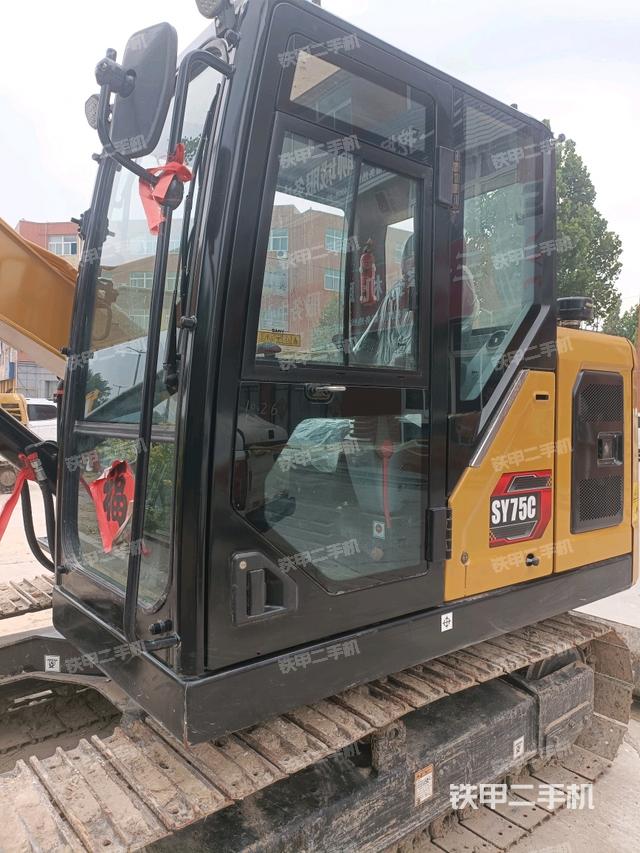 駕駛室整體(整機(jī)外觀) 駕駛室整體(整機(jī)外觀)