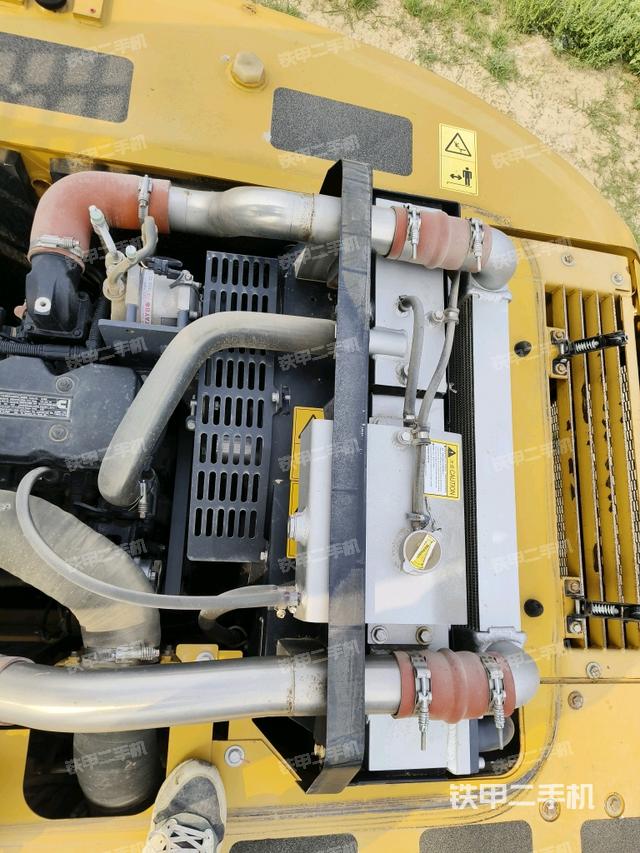 气门室盖螺丝特写(上车部件) 气门室盖螺丝特写(上车部件)