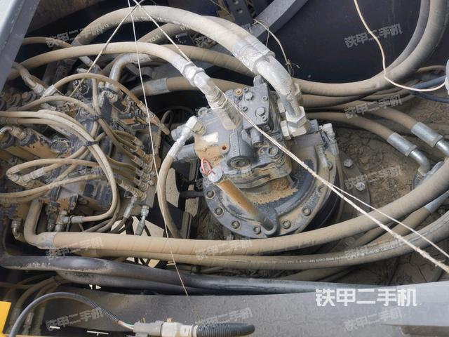 回轉(zhuǎn)馬達(dá)和主控閥(整機(jī)外觀) 回轉(zhuǎn)馬達(dá)和主控閥(整機(jī)外觀)