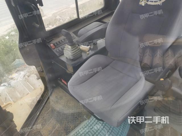 駕駛室操作臺(設(shè)備外觀及核心部件) 駕駛室操作臺(設(shè)備外觀及核心部件)